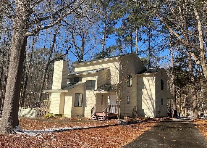 Spacious 2 Bedroom House Close To Unc
