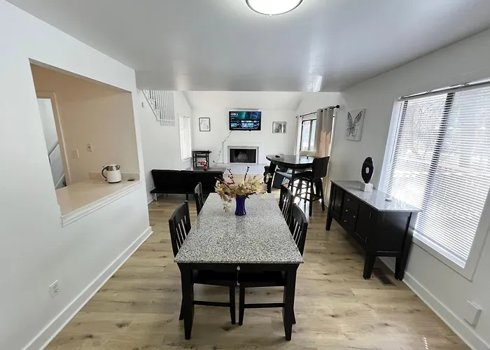 Spacious 2 Bedroom House Close To Unc