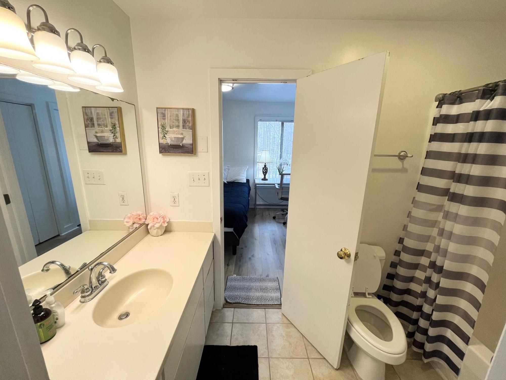 Spacious 2 Bedroom House Close To Unc *